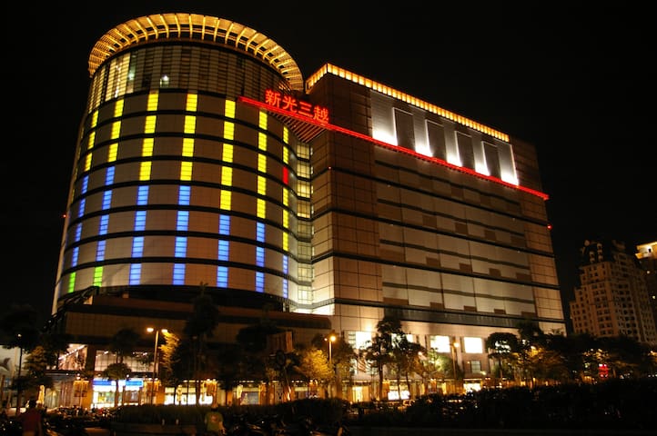 (另有包车旅游,欢迎询问) 邻近百货公司-新光三越台中中港店为台湾