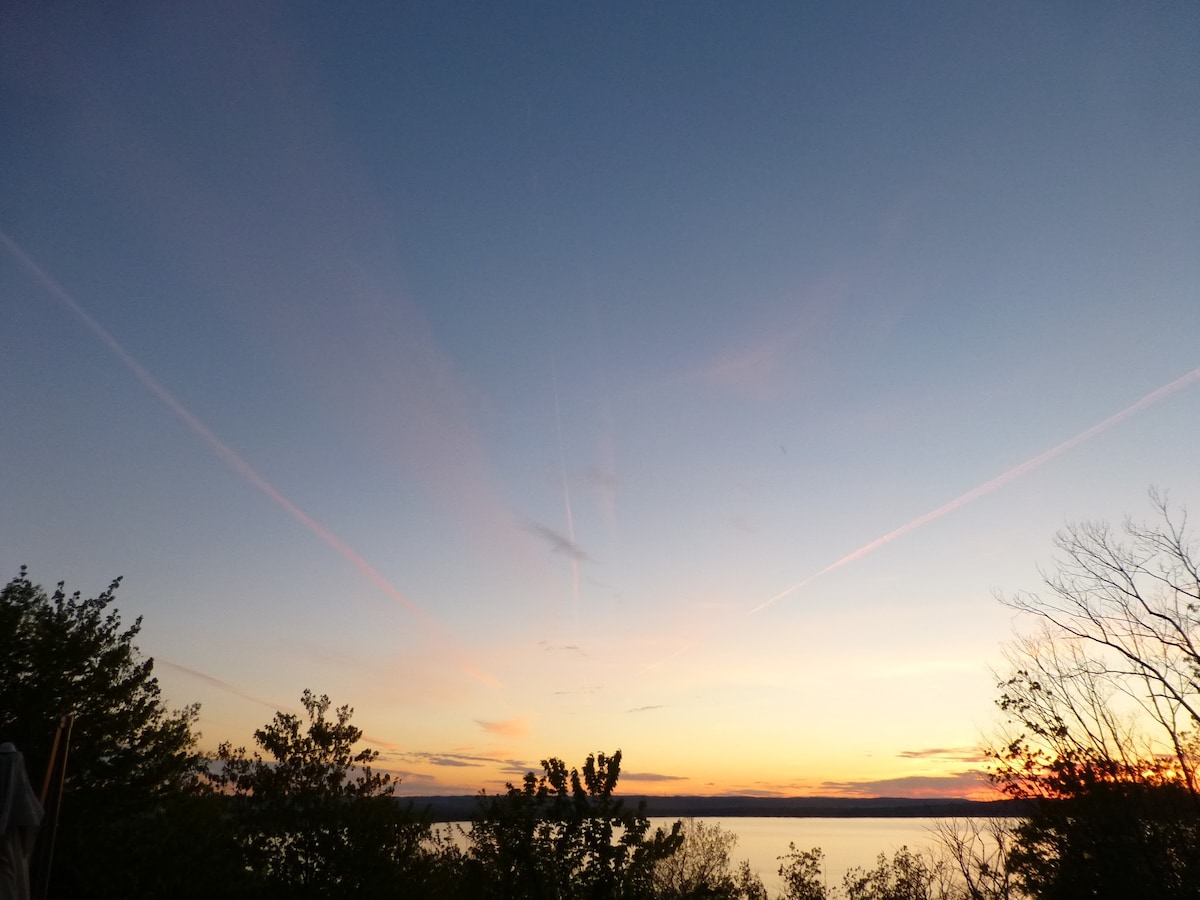 Grand Traverse Bay and the VASA附近的房间