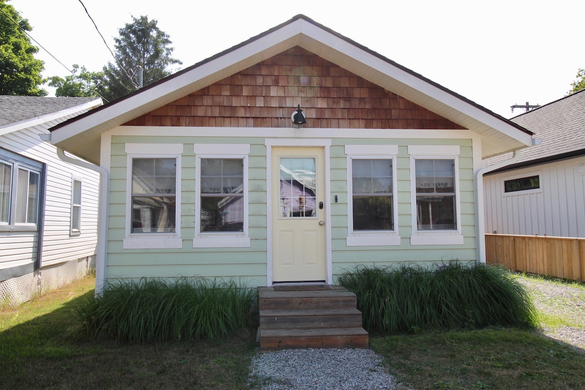 Cottage close to the beach!