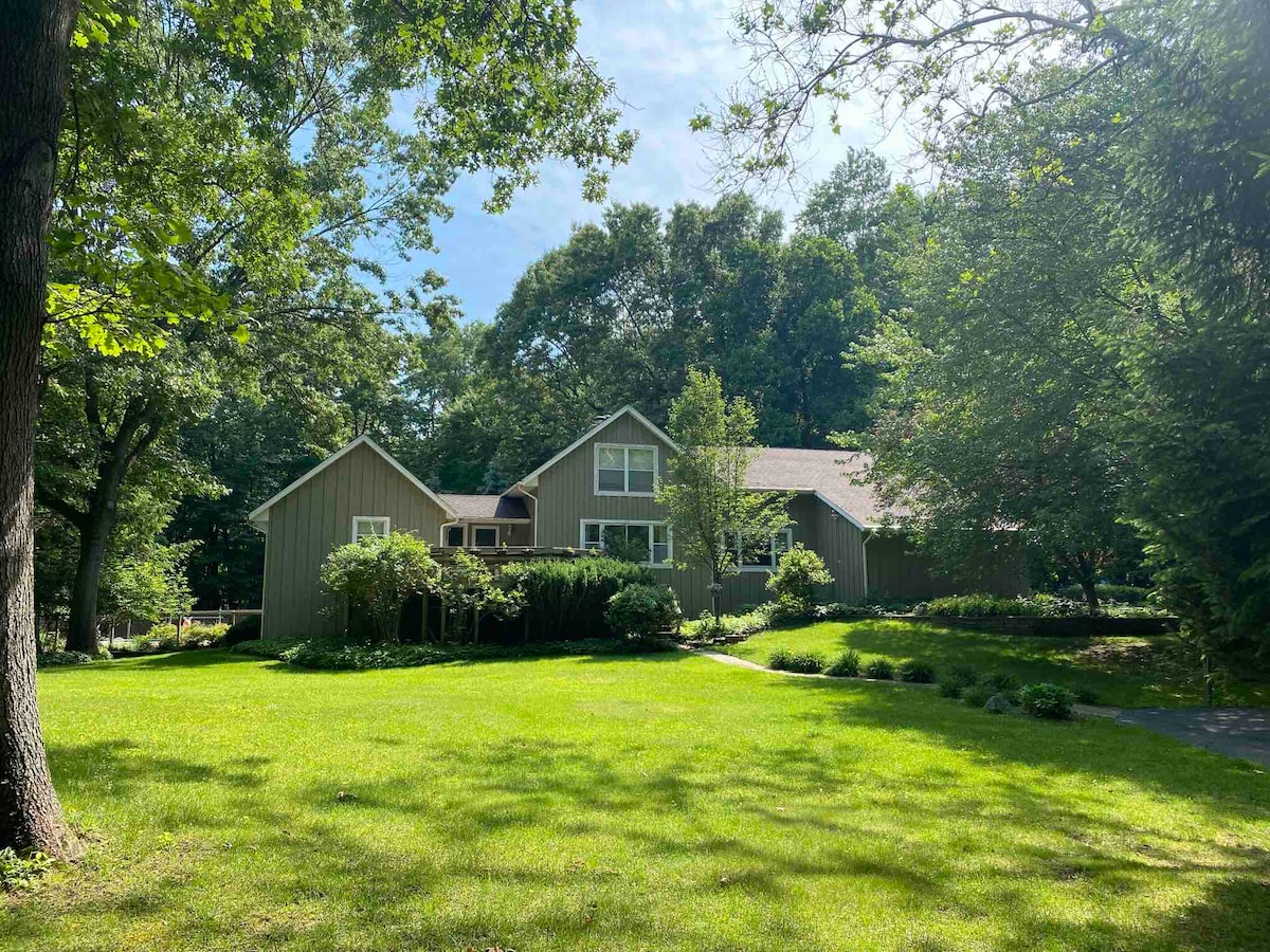 Private Pool and Hot Tub - 10 acre country home