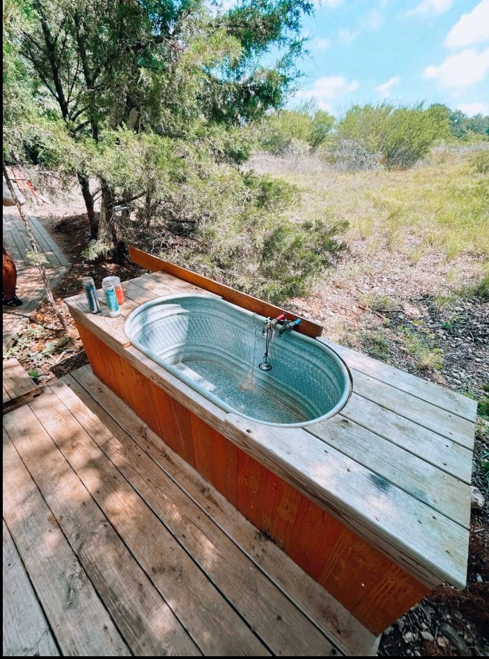 春天来了！真正的树屋，带史诗般的树顶浴缸