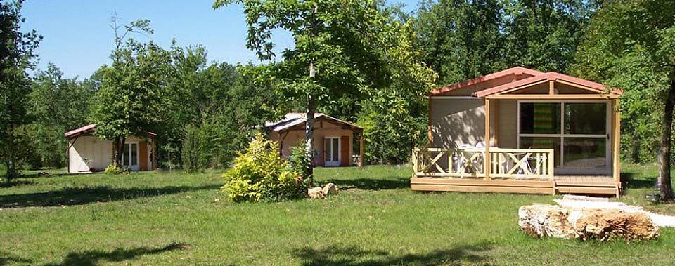 CHALET DANS ECRIN DE VERDURE