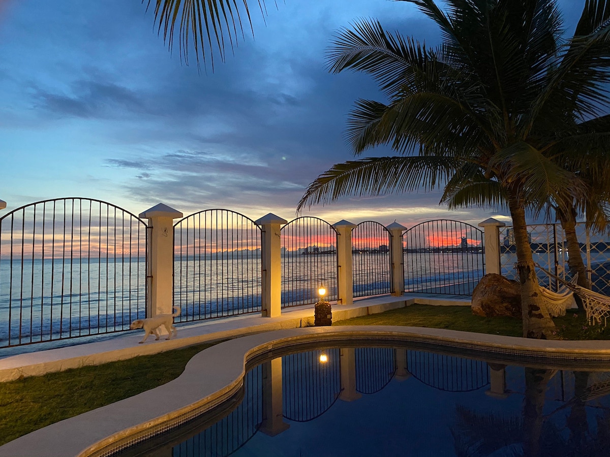 Hermosa casa Beach Front con acceso a la playa