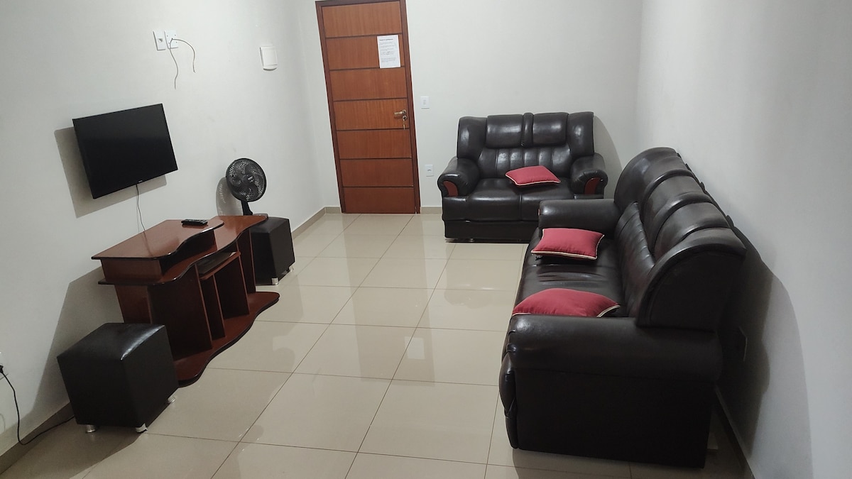 Apartamento inteiro (2 quartos, cozinha, terraço)