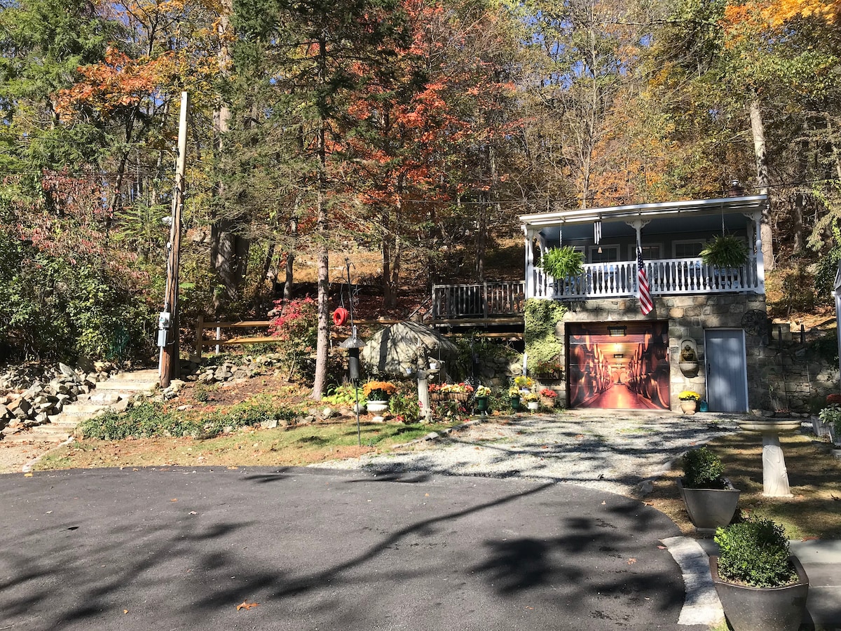 The Little Cottage in the Woods