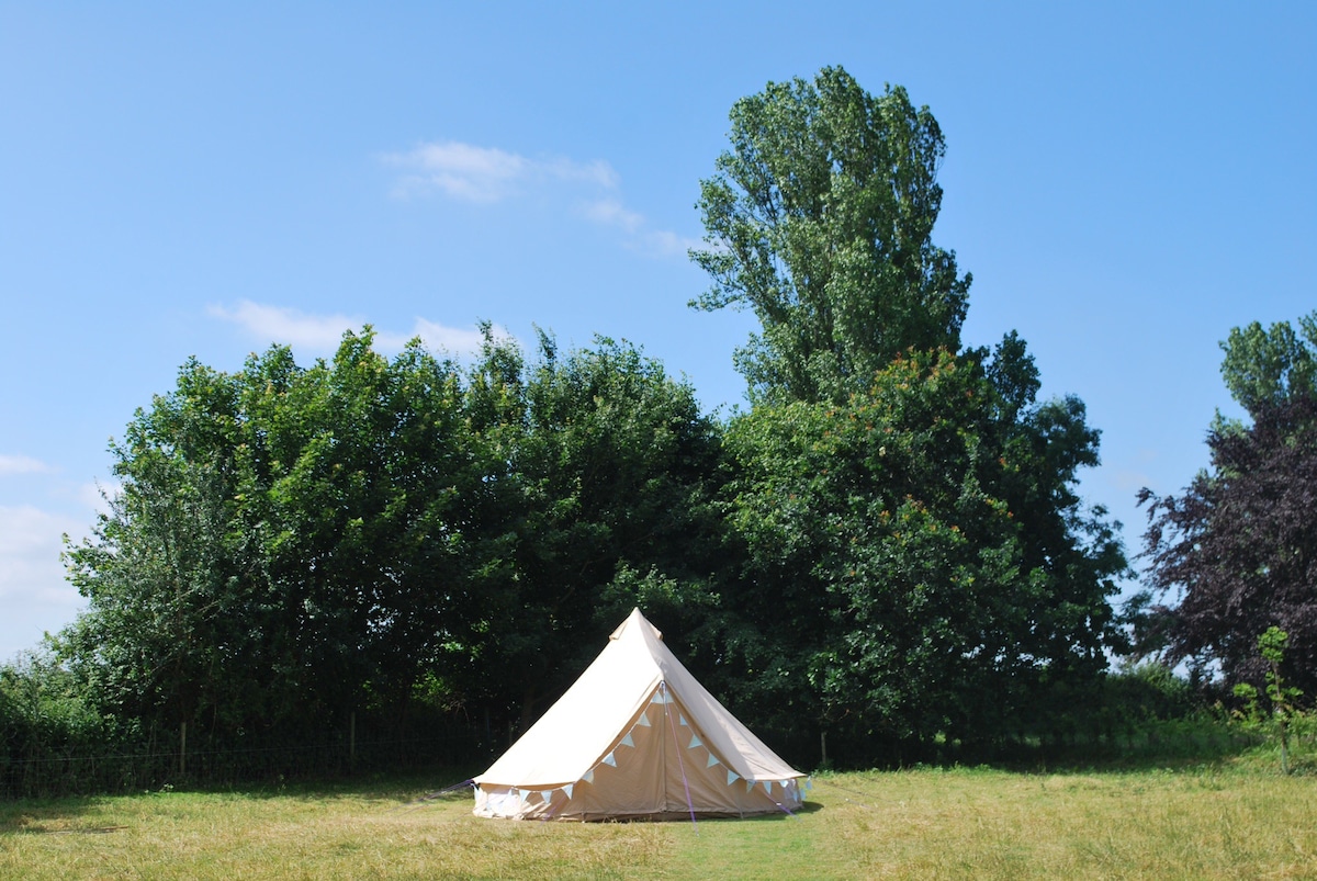 Cotswold Bell Tent with Hamper & Off-Grid Shower