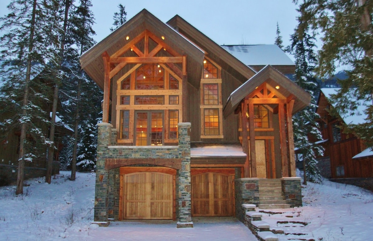滑雪山上的全家/团体滑雪度假木屋可供13人以上入住