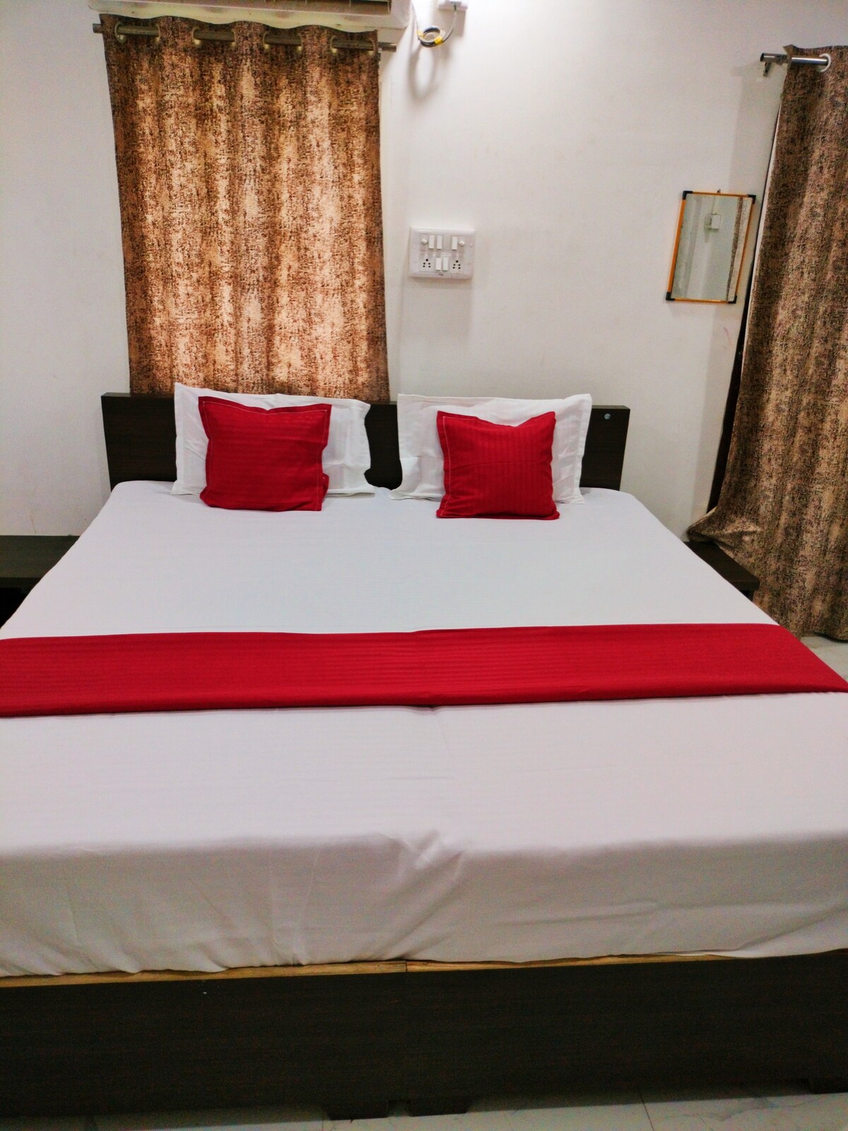Hotel Raghav Mahakal .9826877762