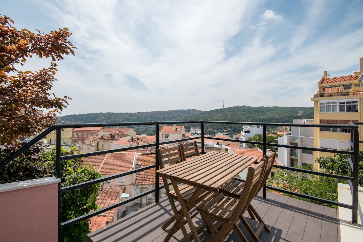 带露台的屋顶单间公寓，可欣赏Amoreiras的美景