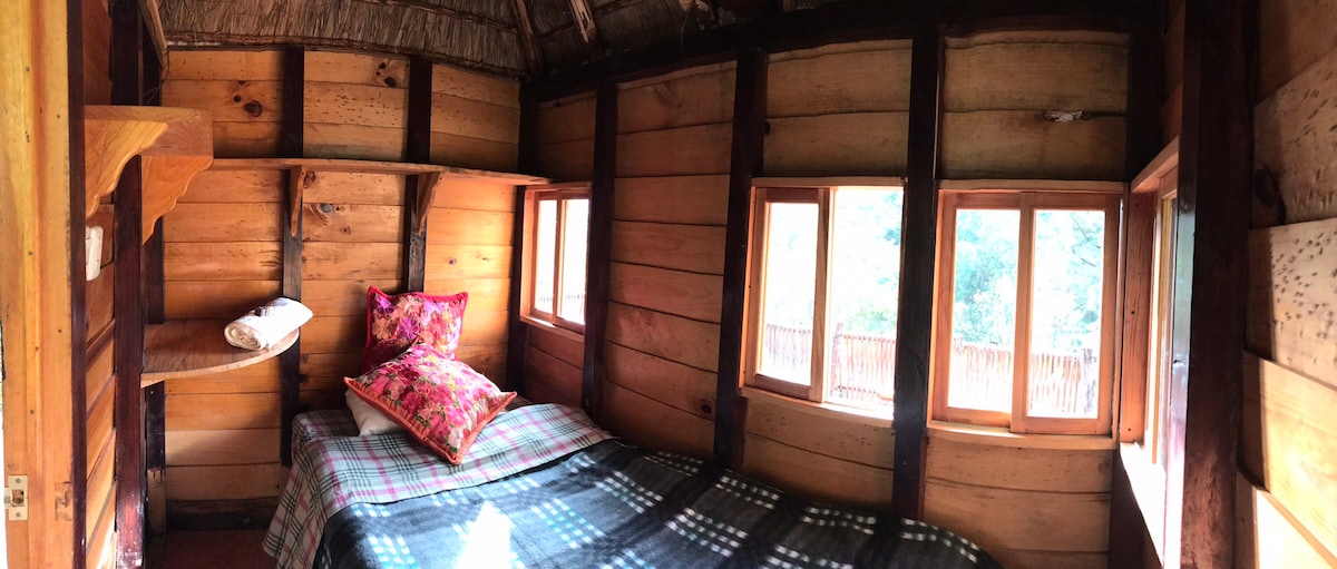 Casa Maitri - single bed mini ecological cabin