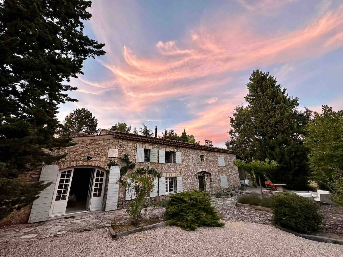 Le Mas Cédran - beautiful 18C Provençal farmhouse