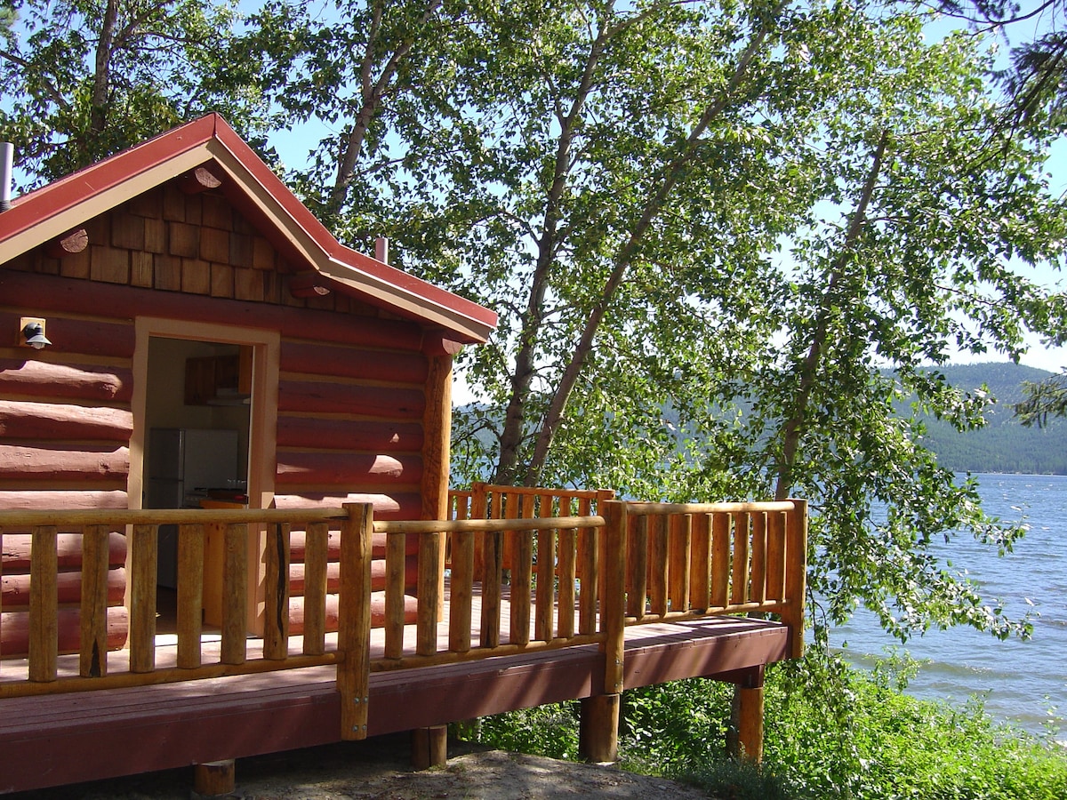 玛丽·罗南湖（ Lake Mary Ronan ）海滨小屋