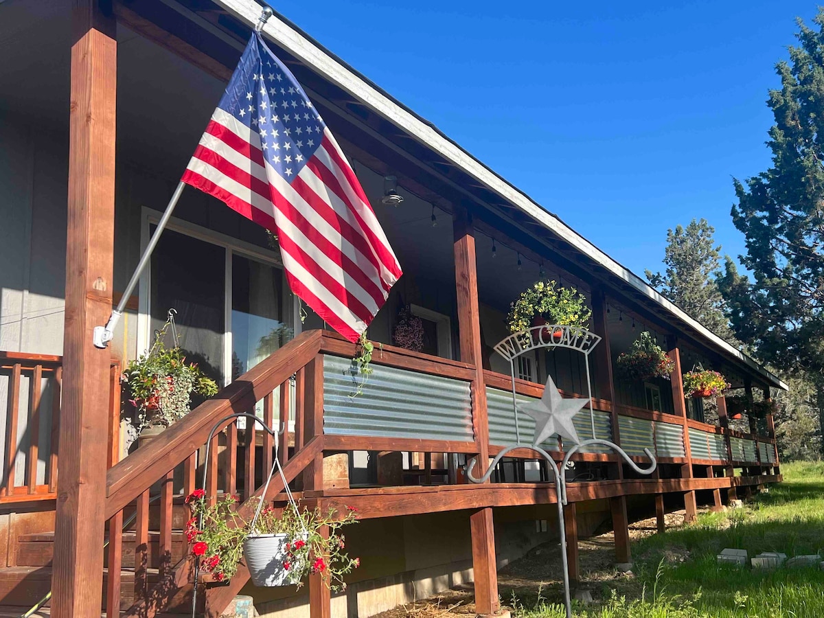 Bed & Breakfast in the Country! Private Cabin