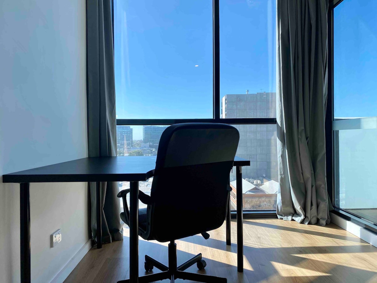 Tranquil 1BR Retreat in the Heart of Adelaide CBD