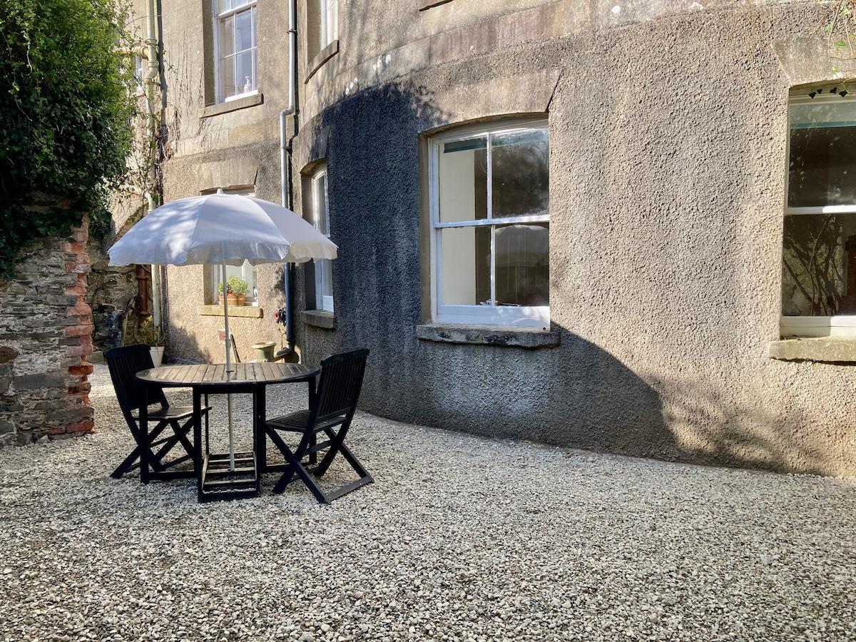 The Courtyard, Strangford - Lovely Large Apartment