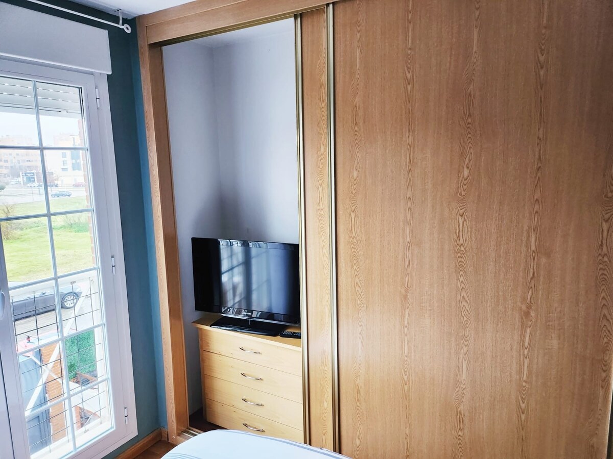 Slaapkamer met eigen badkamer op 30 min van Madrid