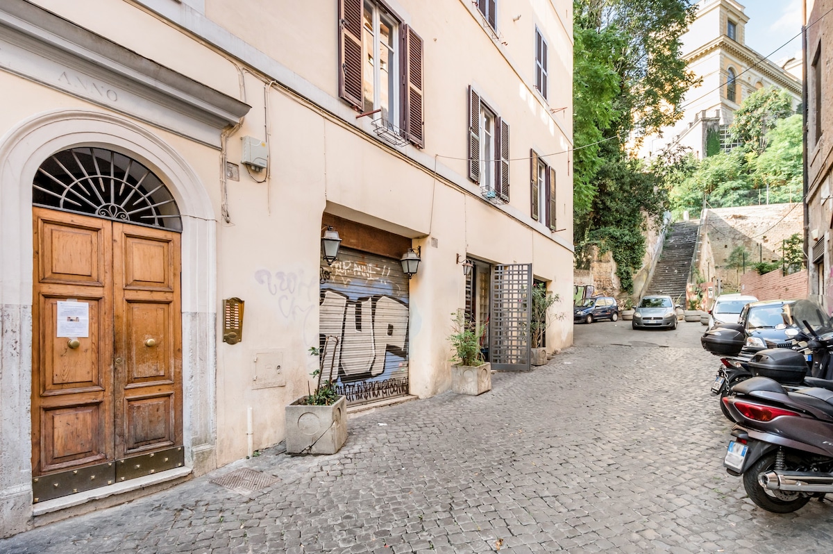 Historic Nook In Charming Trastevere