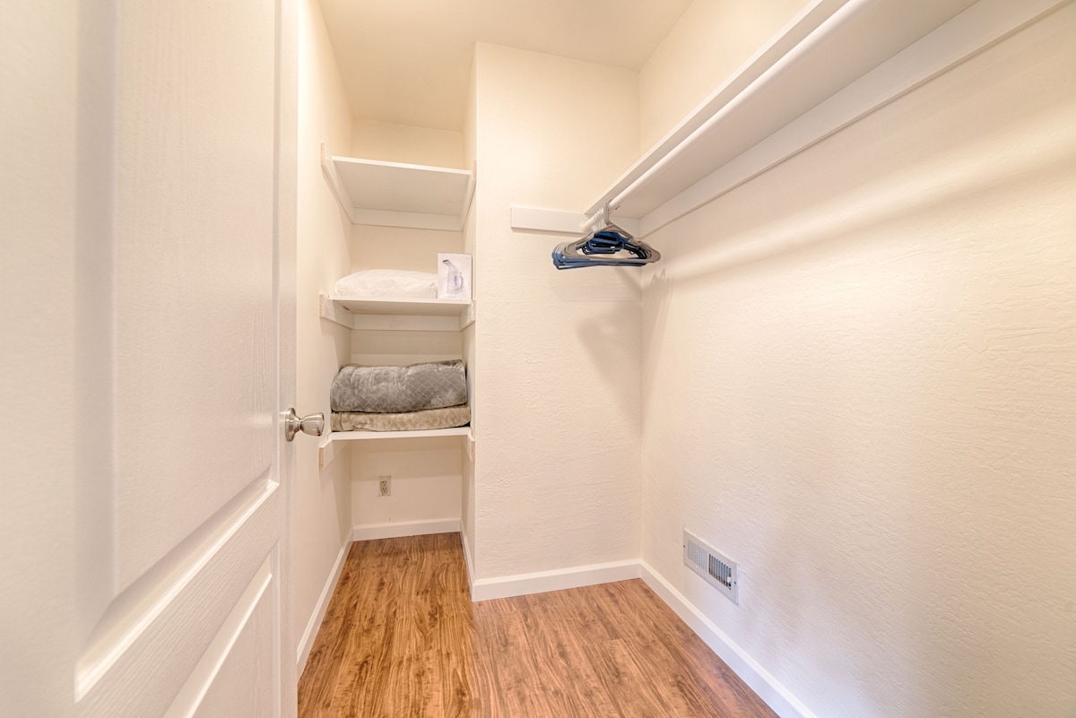 旧金山机场附近Millbrae高级住宅区超大私人洗手间衣帽间三床套房
