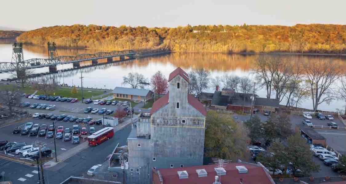 Commander-North Bin. DT Stillwater. River Views!