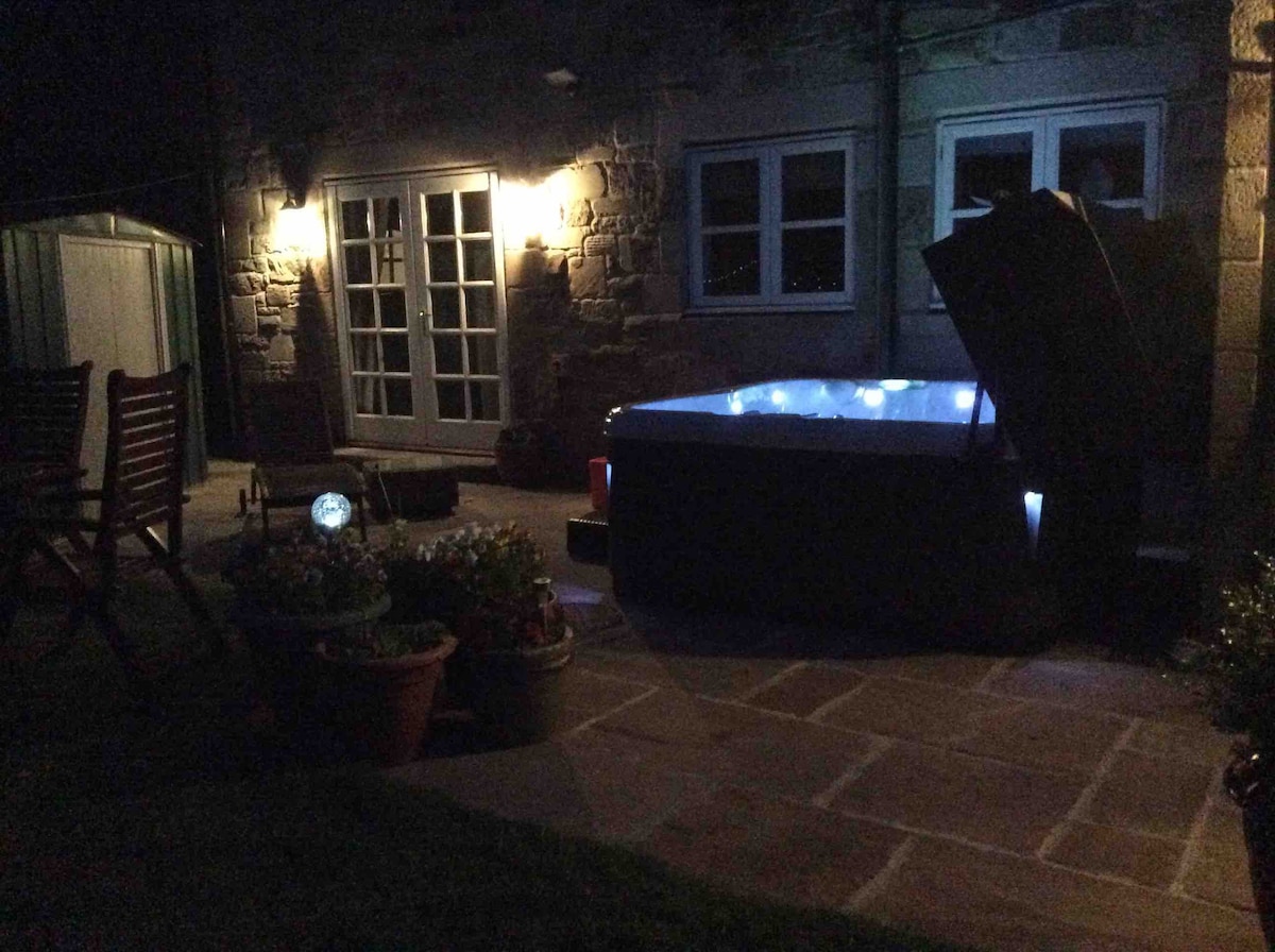 Alnside Lodge - Lesbury Alnmouth  (Hot tub)