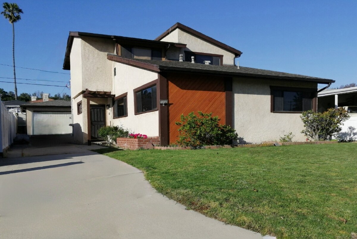 Big, Bright Beach City Home - 3 mi from the Ocean