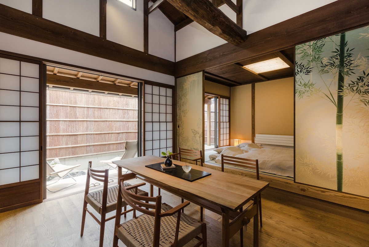 B ：京都町屋带花园木浴屏障