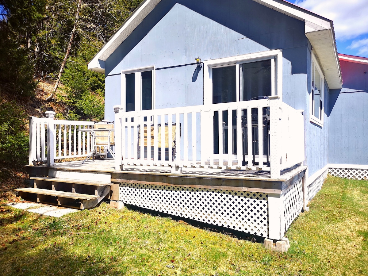 Delightful chalet with stunning Bayview BB C2