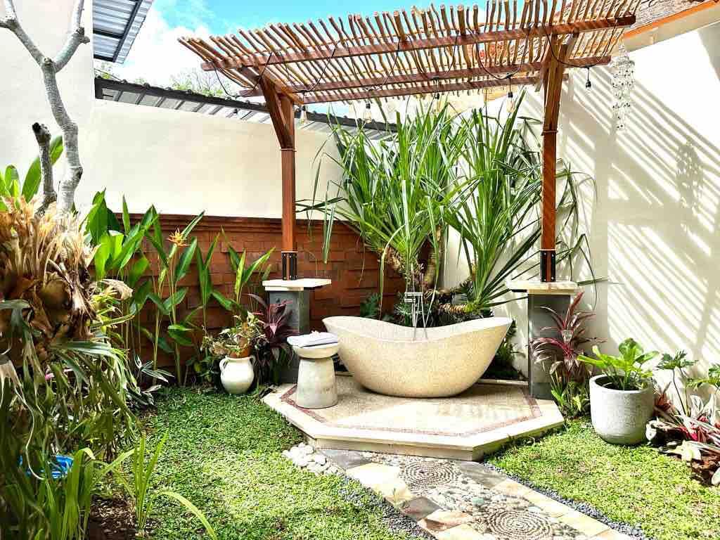 Open living experience with outdoor bathtub