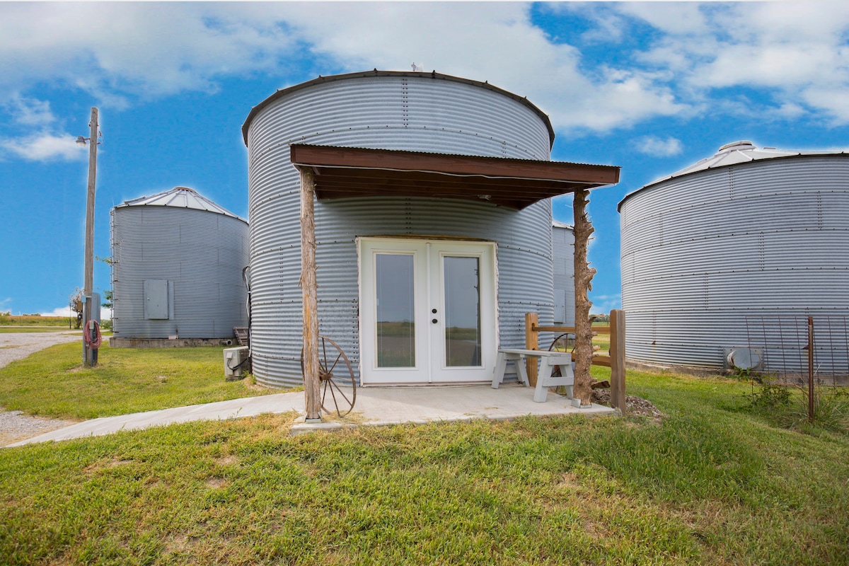 The Silos at Prairie Vale - lil Silo on the Prairie