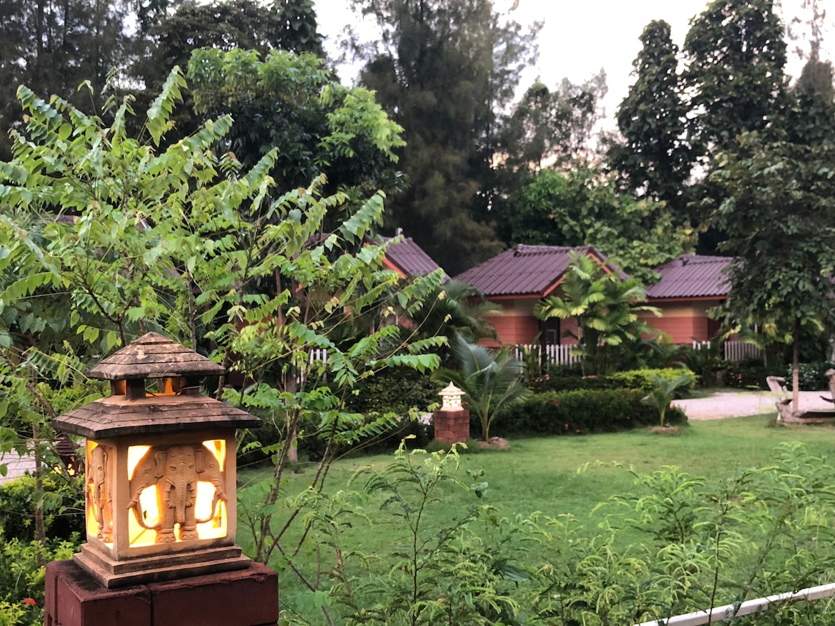 在美丽的自然景观中回收Sukhothai Indy度假村