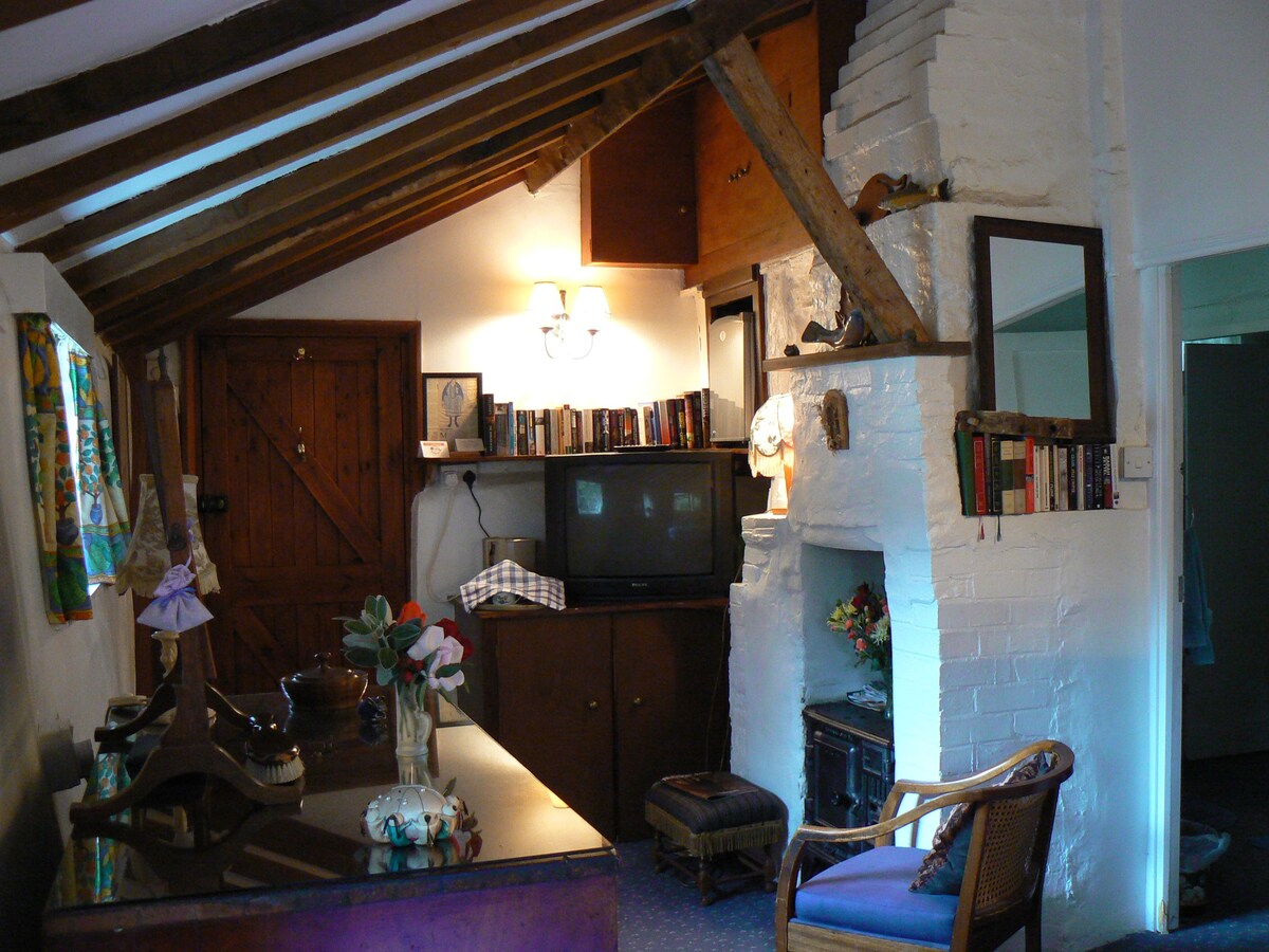 Cobbles Bed & Breakfast 14th Century Cottage ，可供2人入住