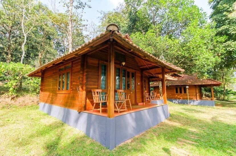 Wayanad Jungle kabani river cottages 9 BR 25 pax