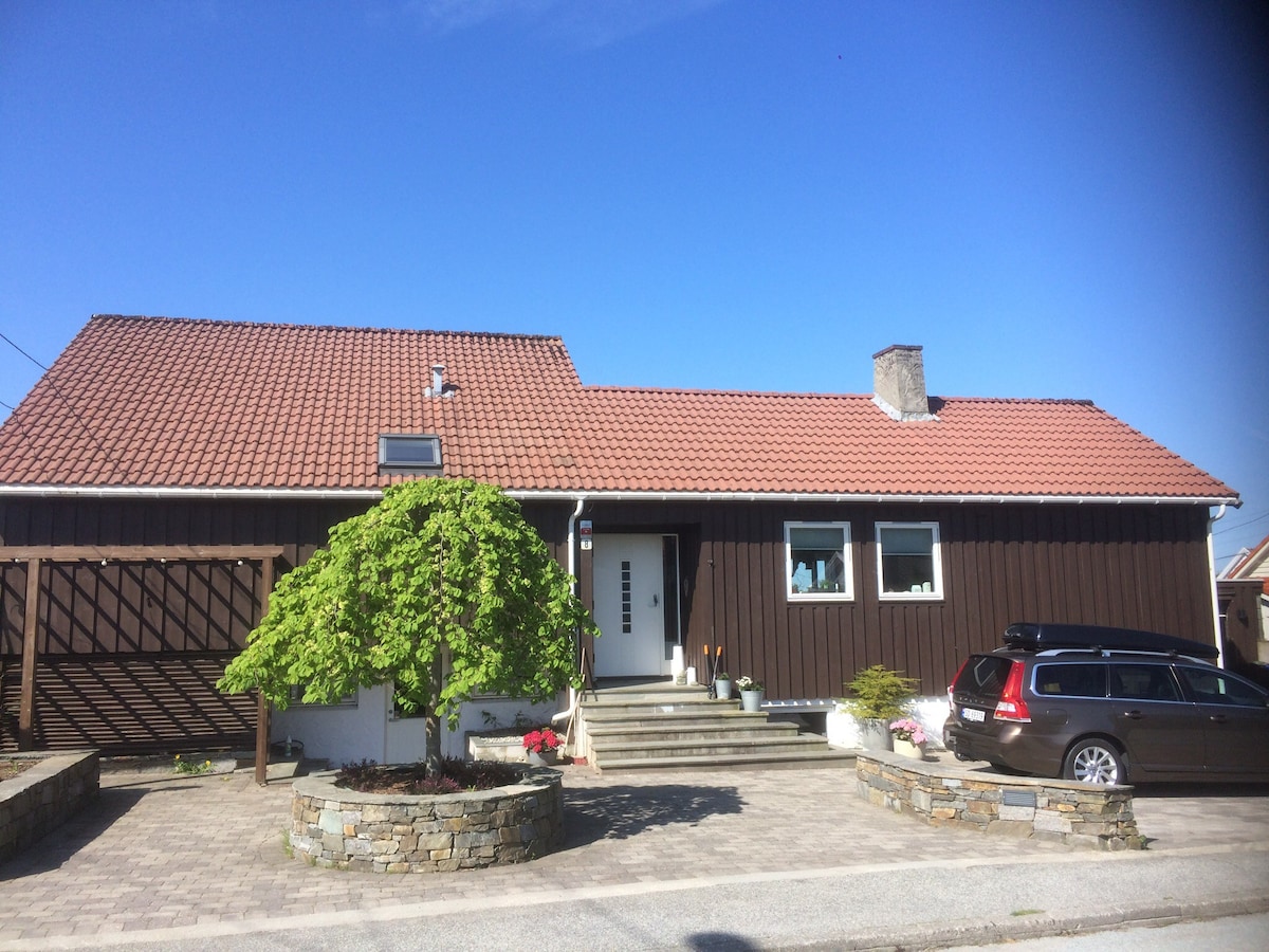 Cozy house, lovely garden in center of Haugesund