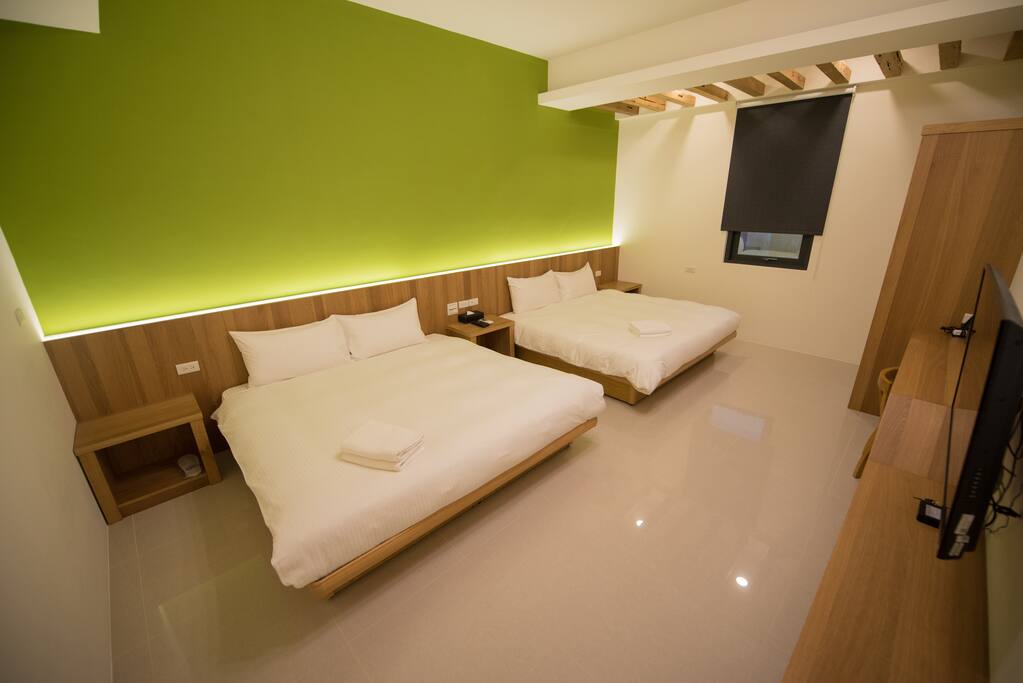 桧木与海-芬多精加大床《森林房》(近火车站;到站接驳;独立卫浴)