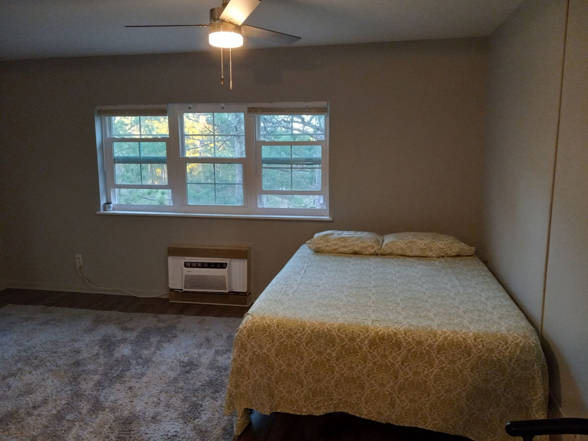 Cozy, top floor, river view studio for 2 or 3