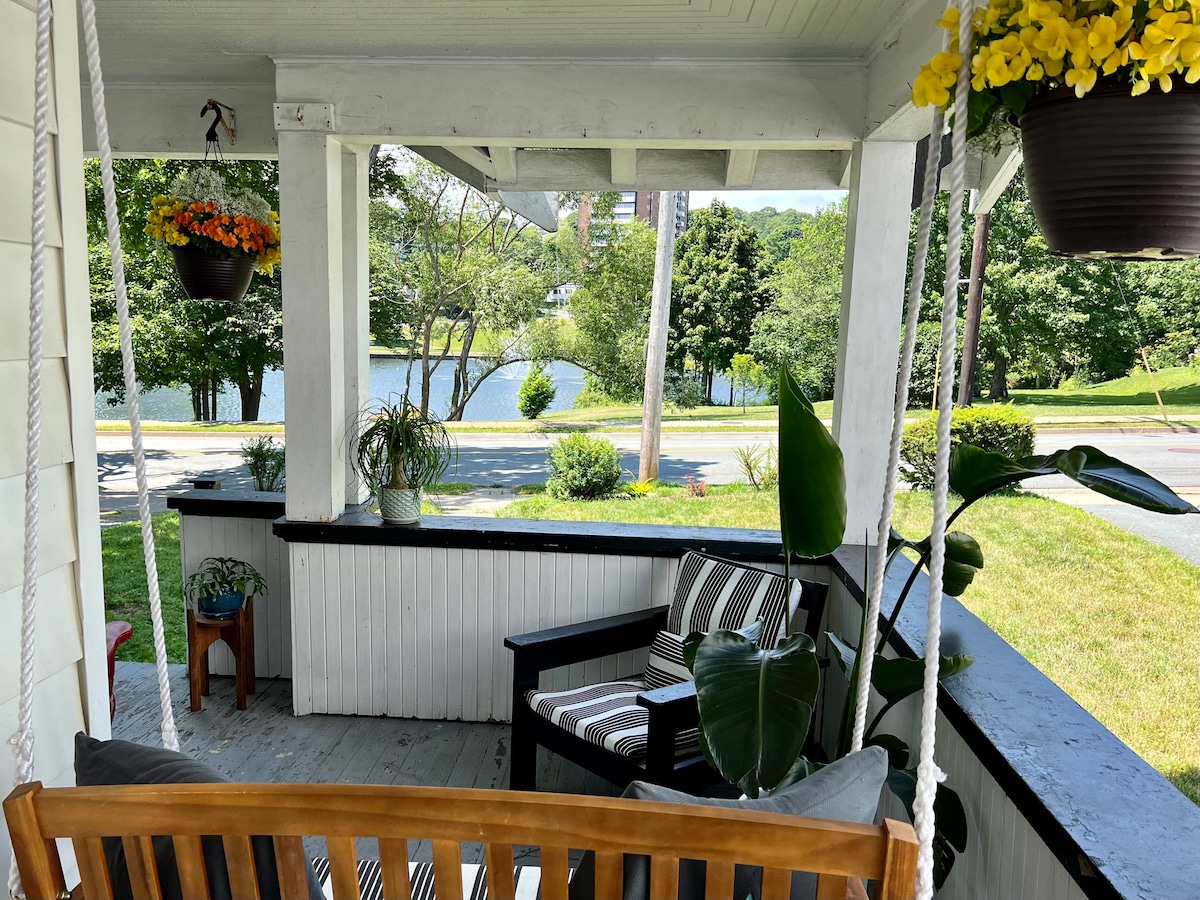 3B Century Home with view of Sullivan’s Pond