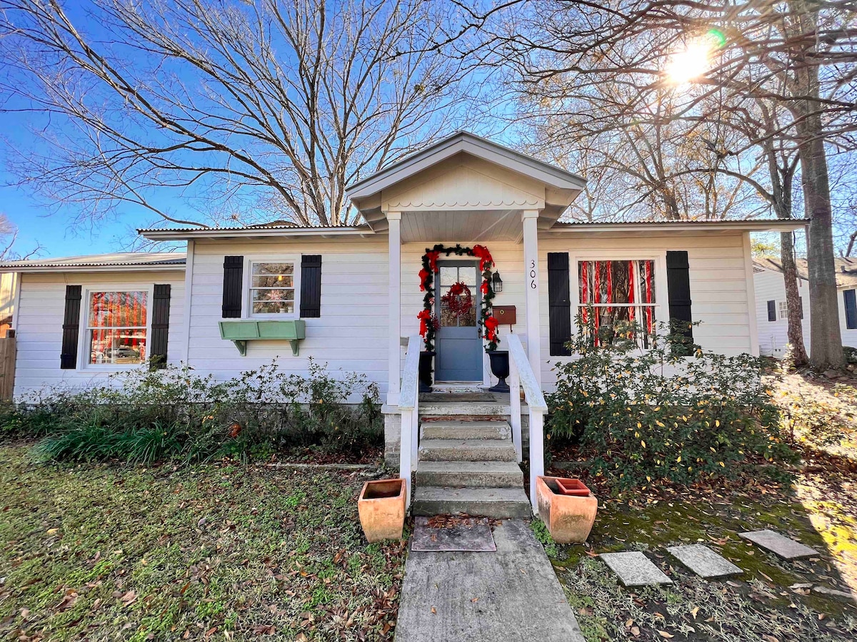 Sara Jane Cottages in Historic Jefferson Texas