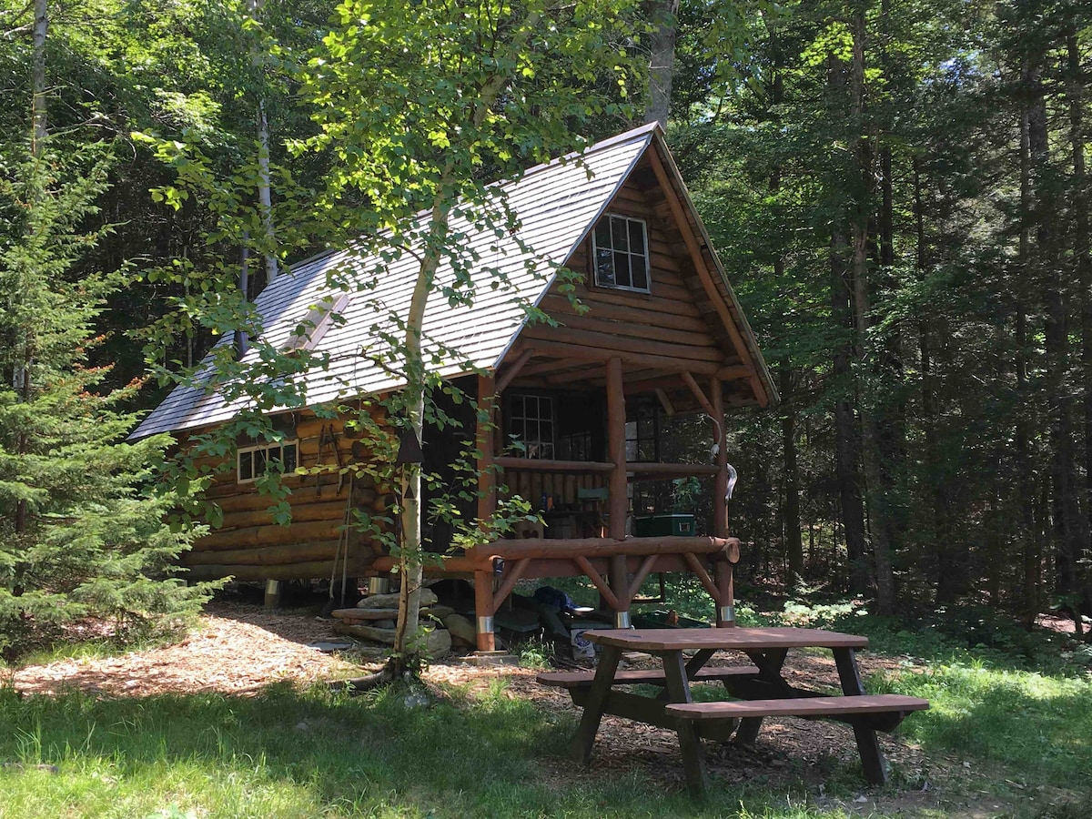 Simple Boothbay Log Cabin on Water