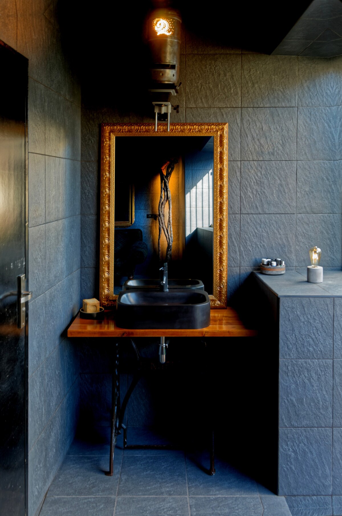 客房休息区-土耳其浴室和热水浴缸可选