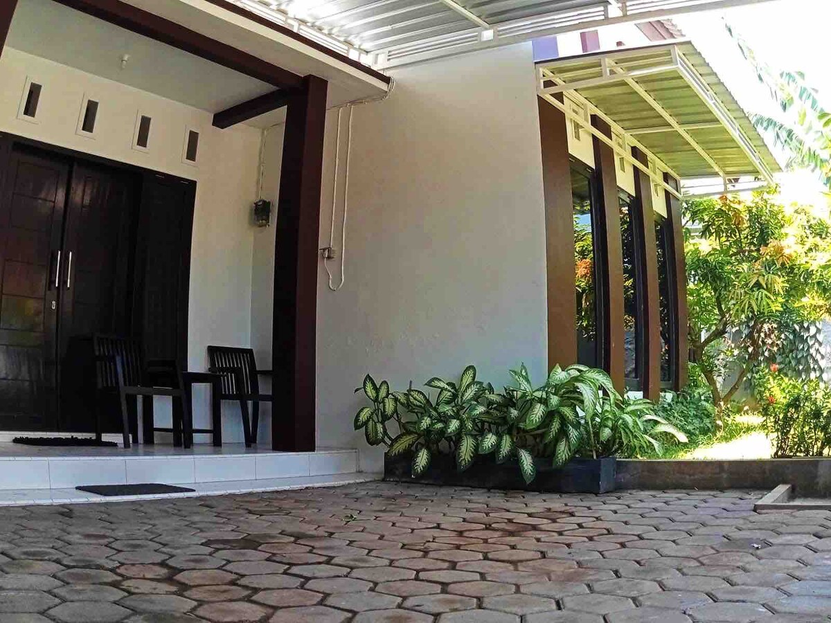 Almira Home Stay Banyuwangi Kota双卧