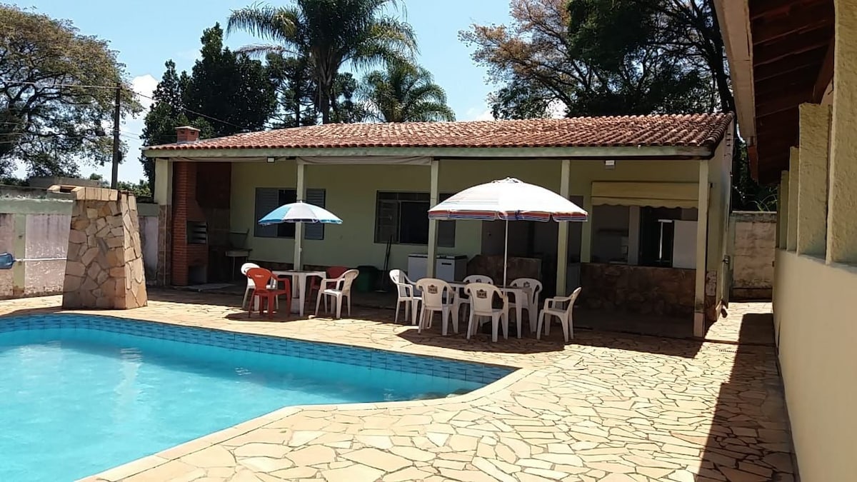 Chácara com piscina gigante em Araçoiaba da Serra