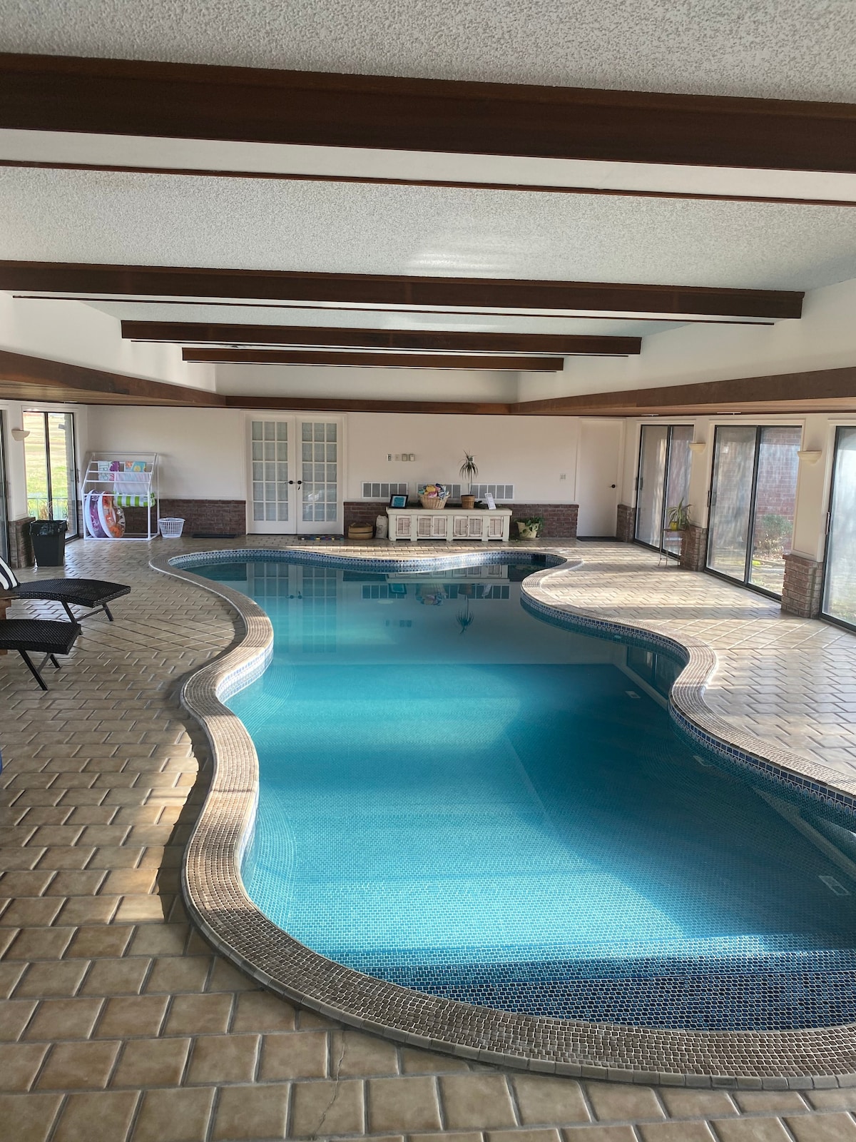 室内泳池天堂-私人热水浴缸/桑拿房和景观