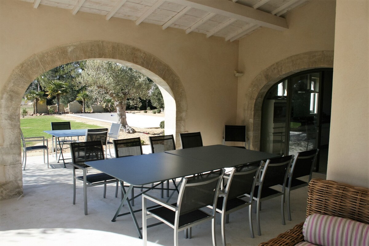 UZES, LUXURIOUS ARCHITECT AIR- CON VILLA WITH POOL