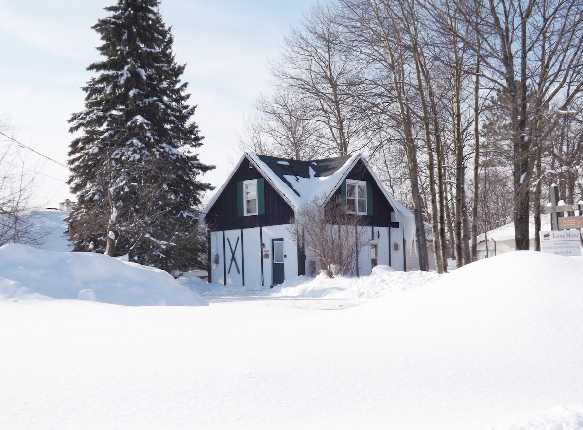 LOOSE MOOSE LODGE at Big Powderhorn Mountain