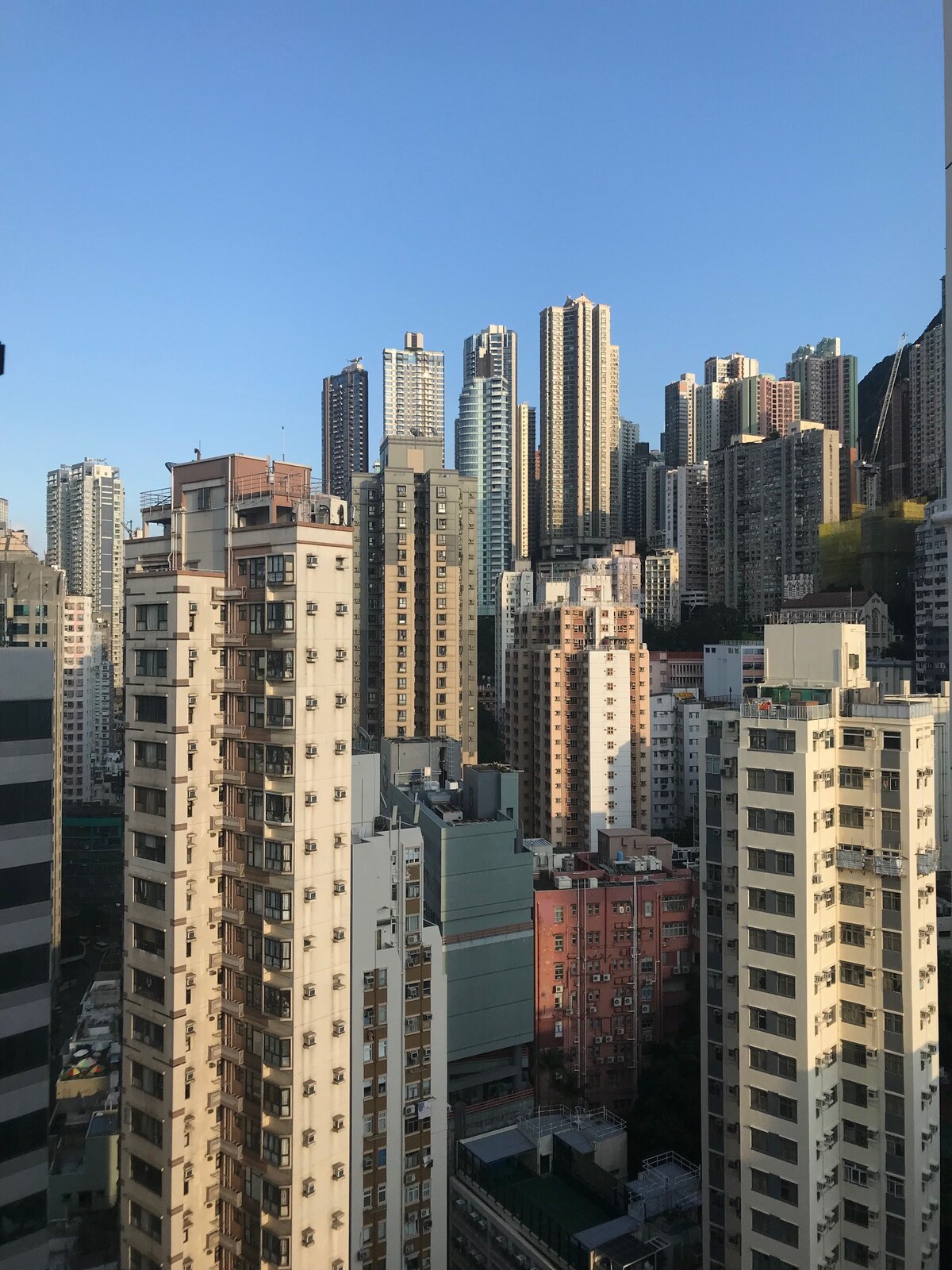 香港天际线顶端漂亮明亮的公寓