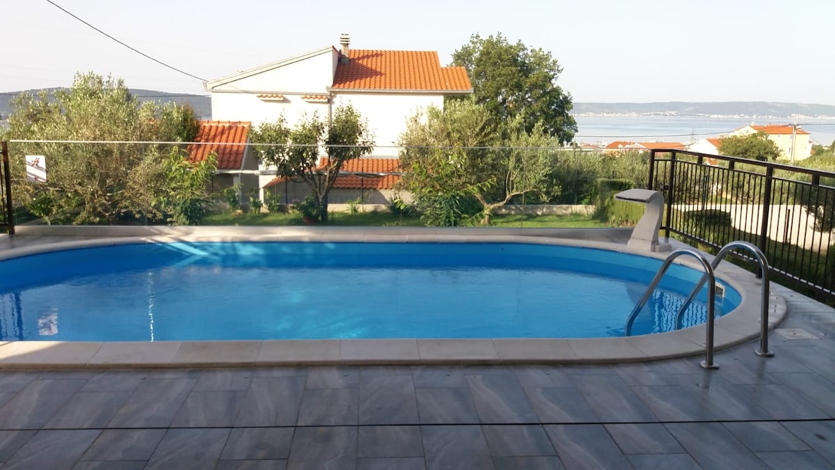 Apartment Dijana1 *with pool*near Split and Trogir