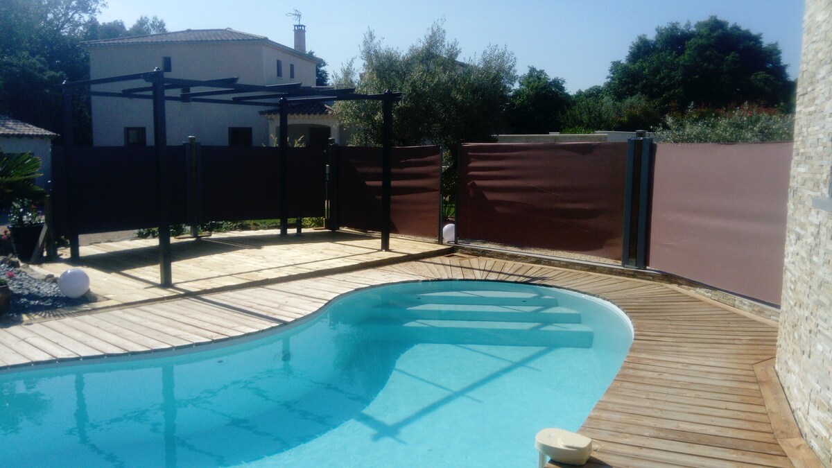 Uzès : Maison avec piscine et espaces de verdure