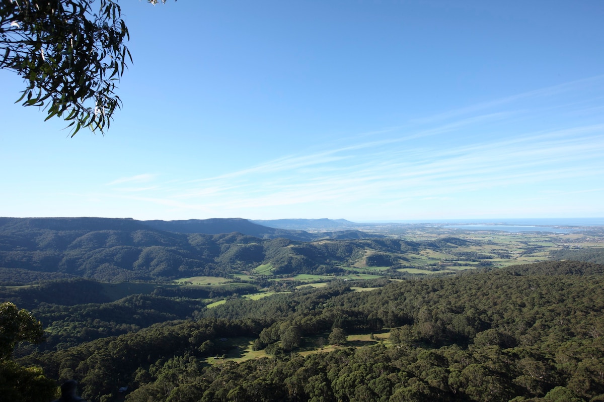 YARRAWA HILL - ART LOVERS RETREAT, STUNNING VIEWS