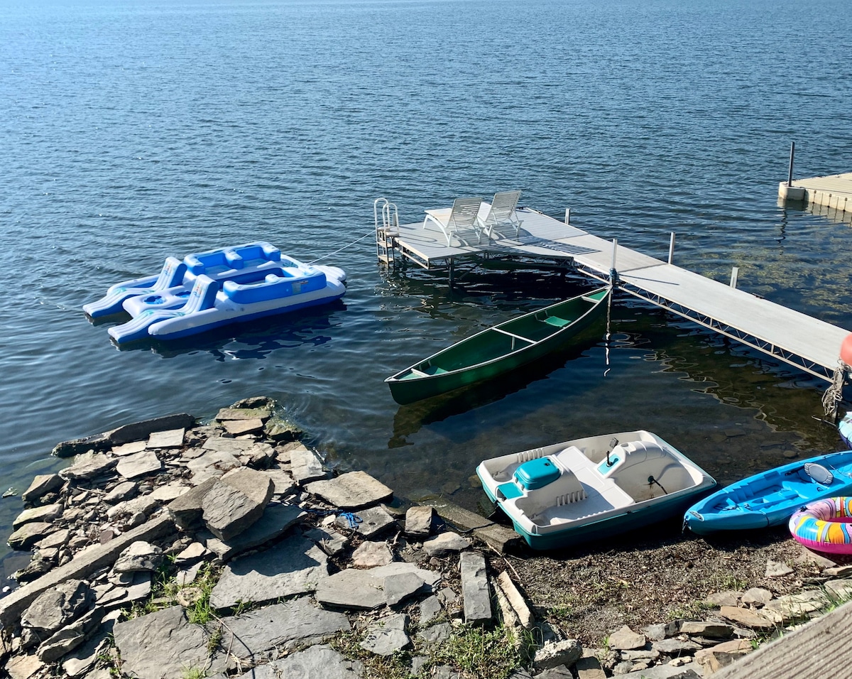 五指湖（ Finger Lakes ）的湖滨，配有热水浴缸！