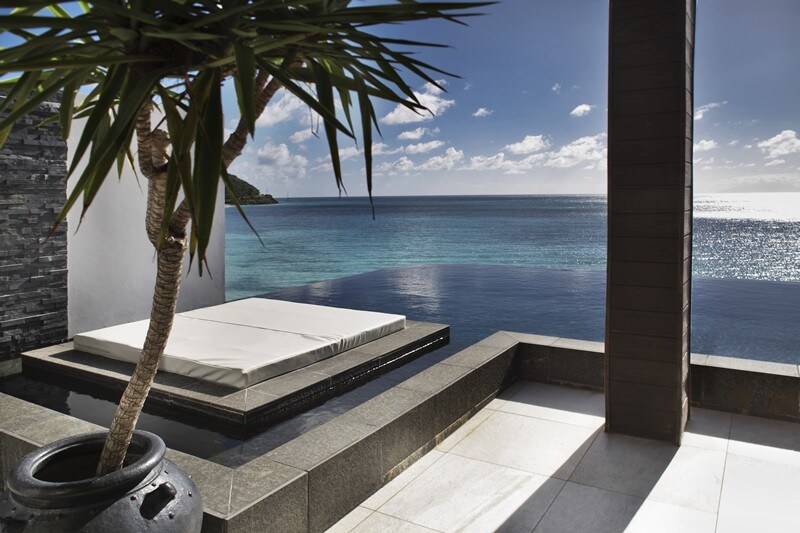 Modern beachfront 4 bedroom villa at Ffryes beach